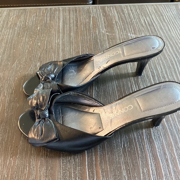 Ladies Connie heeled shoes with bow, leather upper size 9 1/2. - Picture 2 of 10